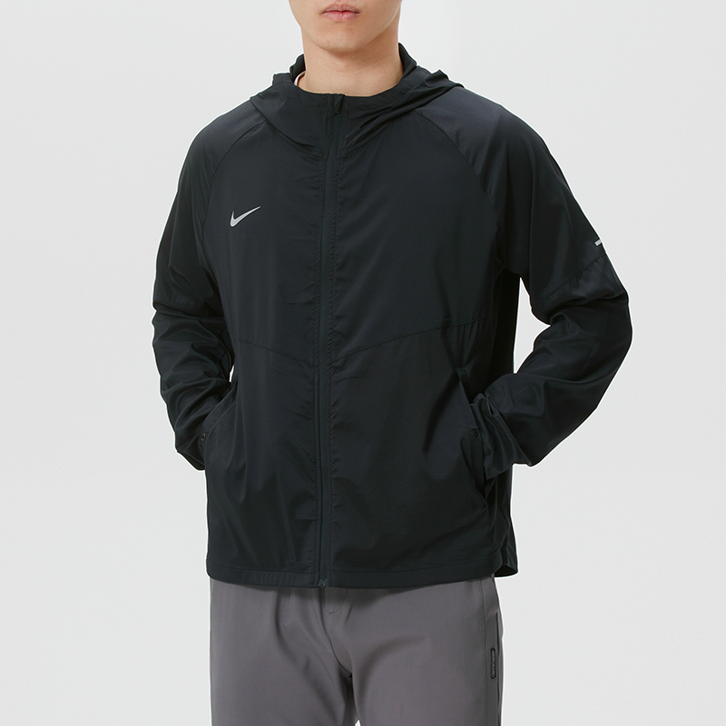 Giacca sportiva da uomo Nike p - Running Gear Jacket recensione e prezzo