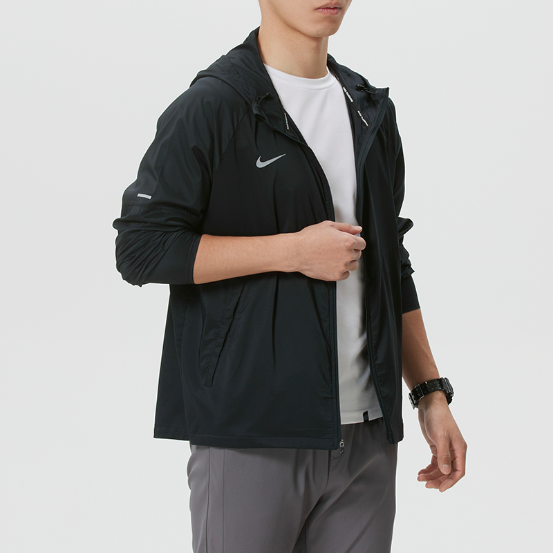 Giacca sportiva da uomo Nike p - Running Gear Jacket recensione e prezzo