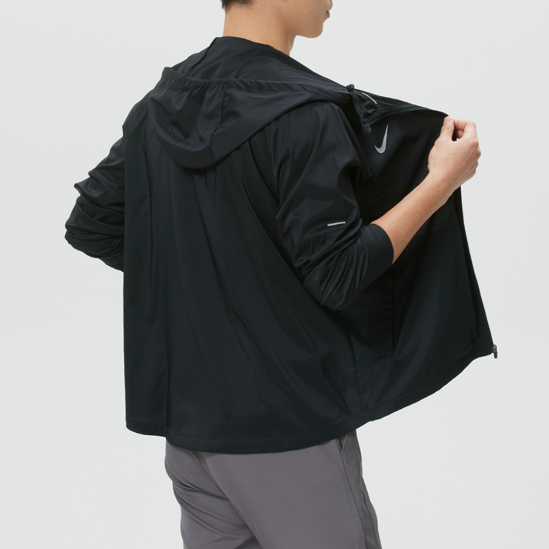 Giacca sportiva da uomo Nike p - Running Gear Jacket recensione e prezzo